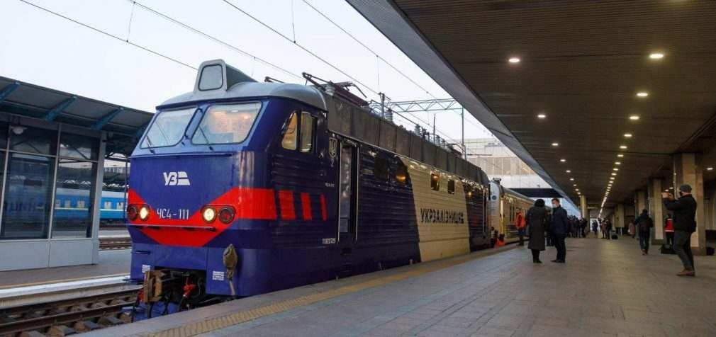 Усі потяги зі сходу на захід України стали евакуаційними: повний перелік