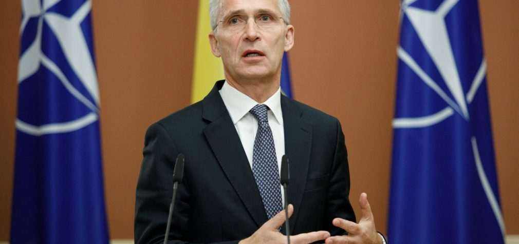 Російські війська не виводяться, а готуються до нового наступу, – Столтенберг