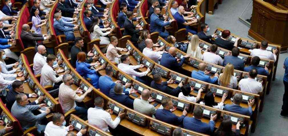 Рада закликала закрити небо над Україною та зібрати кошти на повоєнну відбудову