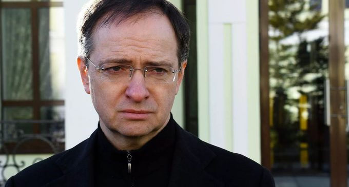 Не означає припинення вогню: Мединський про “деескалацію” на Київському та Чернігівському напрямах