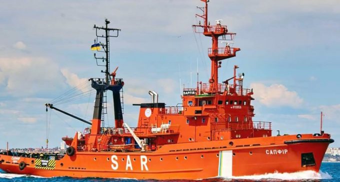 Піратське захоплення. Окупанти ведуть рятувальне судно “Сапфір” до Севастополя, – ГУР