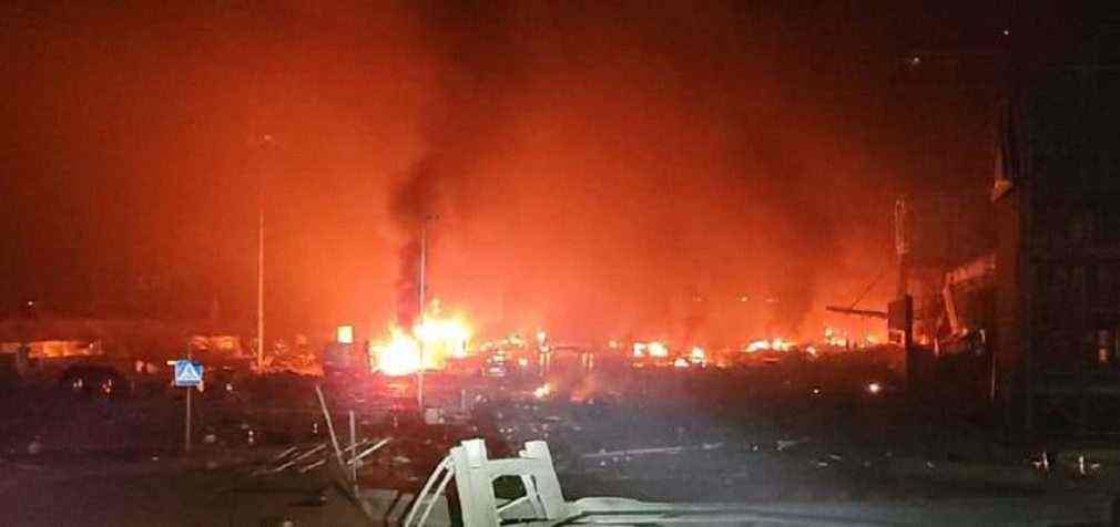 У Києві прогриміло кілька вибухів, почалася пожежа