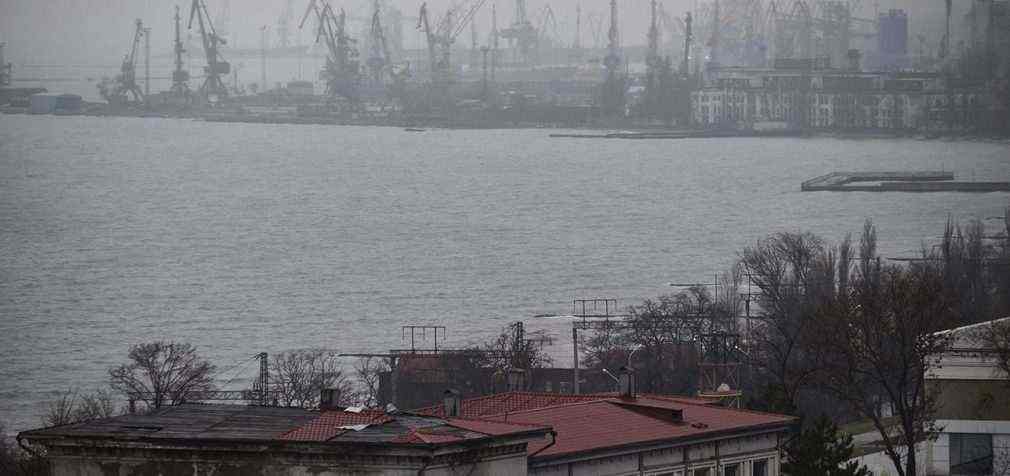 РФ обстріляла Маріуполь важким озброєнням з бойових кораблів
