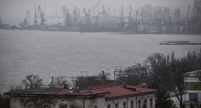 РФ обстріляла Маріуполь важким озброєнням з бойових кораблів