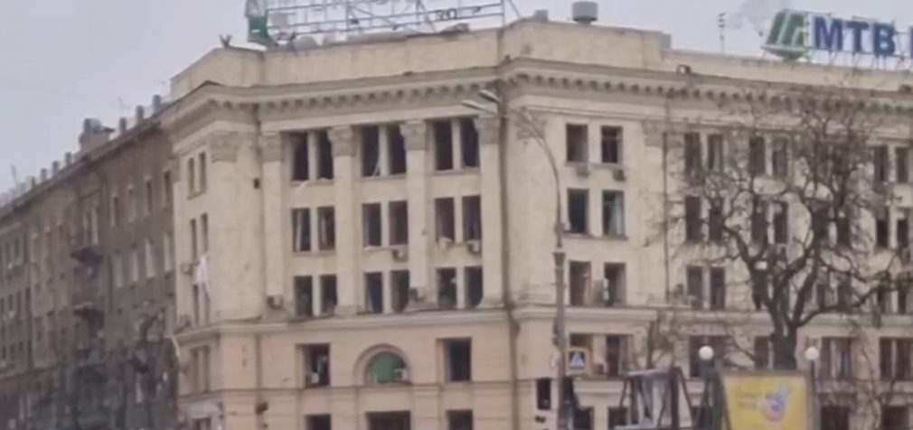 Окупанти завдали ракетних ударів по Харкову. Розбито будівлю ОДА