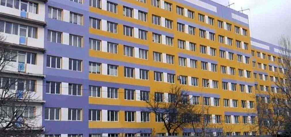 Російські окупанти у Маріуполі взяли у заручники лікарів та пацієнтів