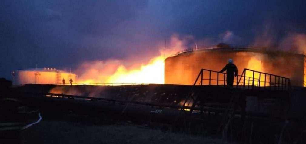 У Луганській області десятки житлових будинків, школа і нафтове сховище охоплені вогнем (фото)