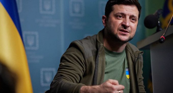 Зеленський заявив, що його родина залишається в Україні