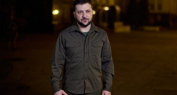 Не віримо ні в які красиві словесні конструкції, – Зеленський про “відведення” російських військ