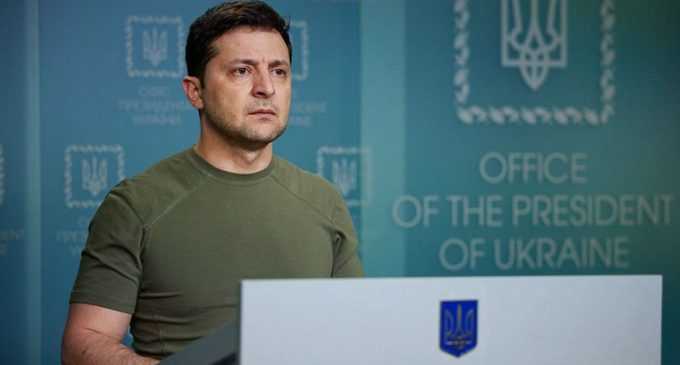 Питання деокупації Криму має бути вирішене в дипломатичному форматі, можливо, через десять років, – Зеленський