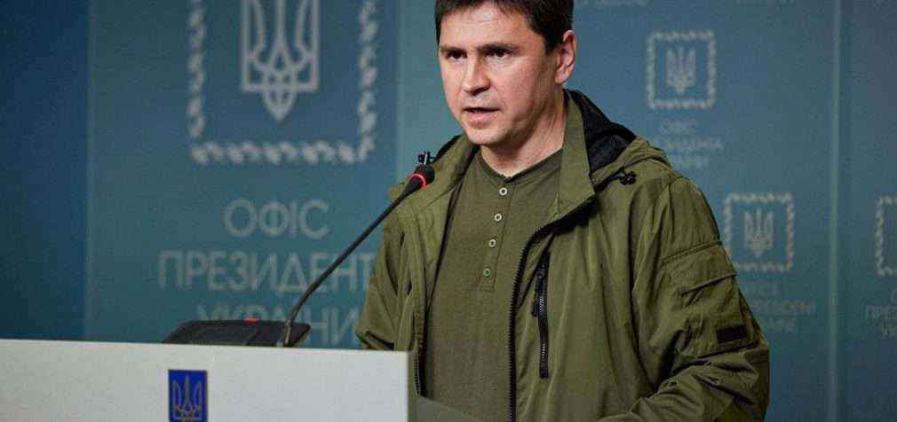 “Як Захід бачить фінал війни?”. Подоляк просить прискорити постачання зброї та введення ембарго
