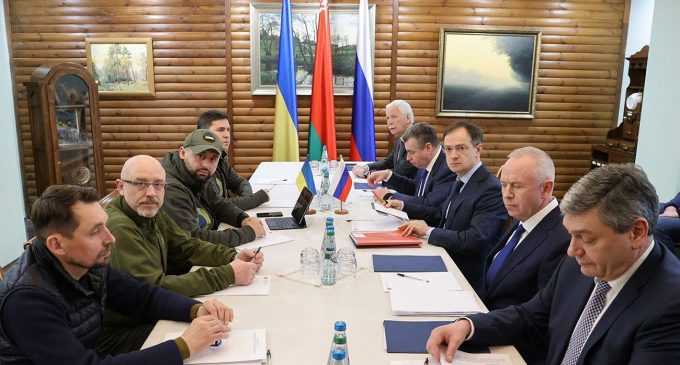 Не підпишемо документ із правом вето для РФ, – Арахамія про мирний договір