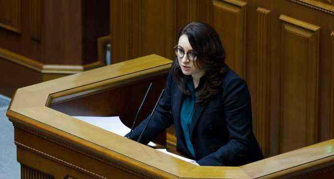 Бензин подорожчає. У Кабміні обіцяють за тиждень ліквідувати дефіцит палива