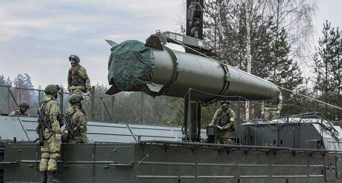 Окупанти обстріляли Дніпропетровську область: знищили нафтобазу і потрапили в завод