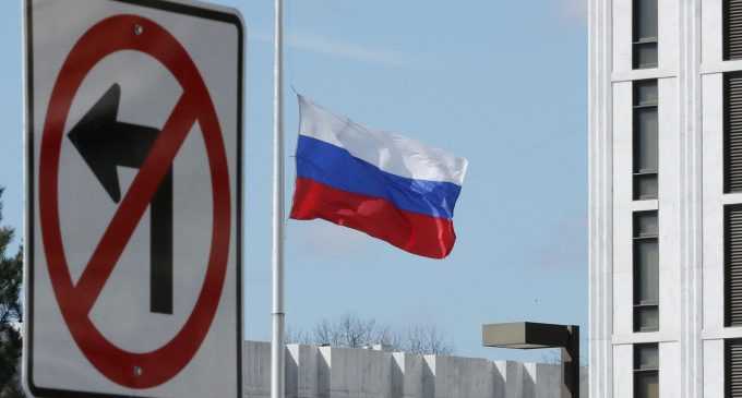 США введуть санкції проти 120 компаній Росії й Білорусі