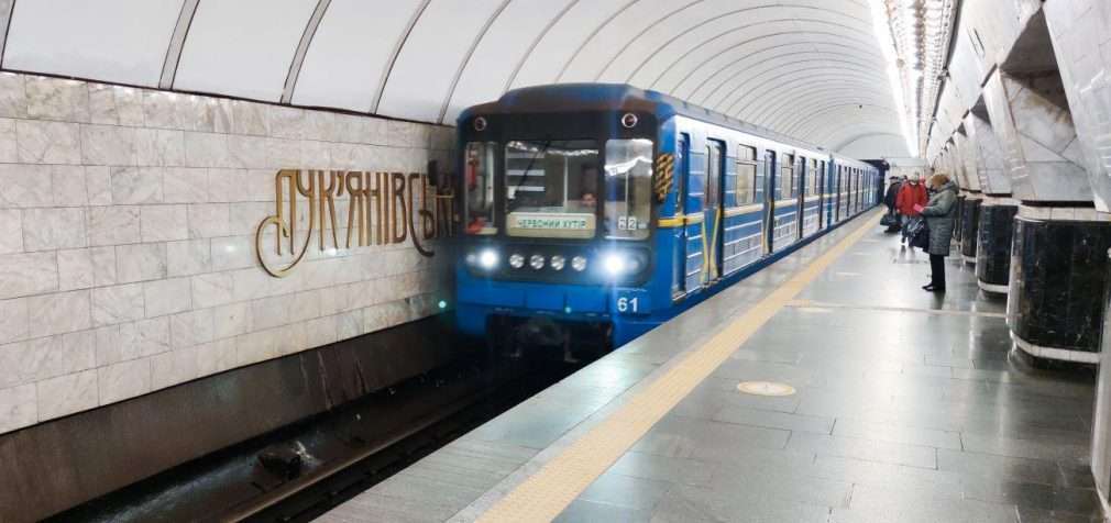 Метро в Києві частково поновило сполучення з лівим берегом: як ходять потяги