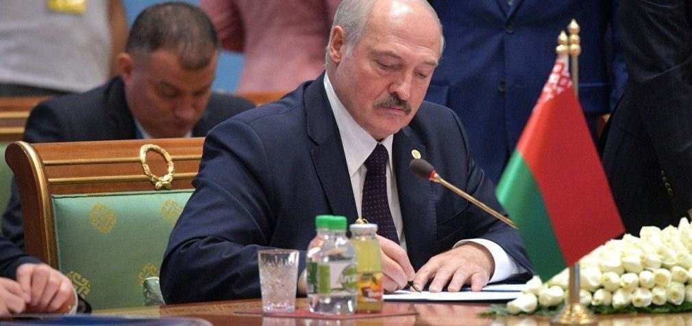 “Петляє як може”. Лукашенко вже веде переговори із Заходом, – Арестович