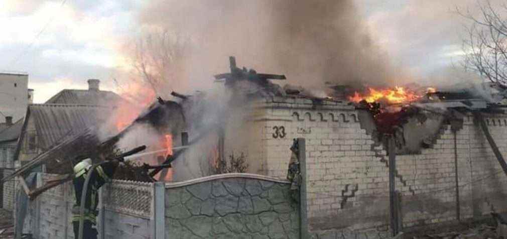 Російські окупанти обстріляли Рубіжне: пожежа виникла у двох житлових будинках
