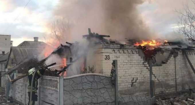 Російські окупанти обстріляли Рубіжне: пожежа виникла у двох житлових будинках
