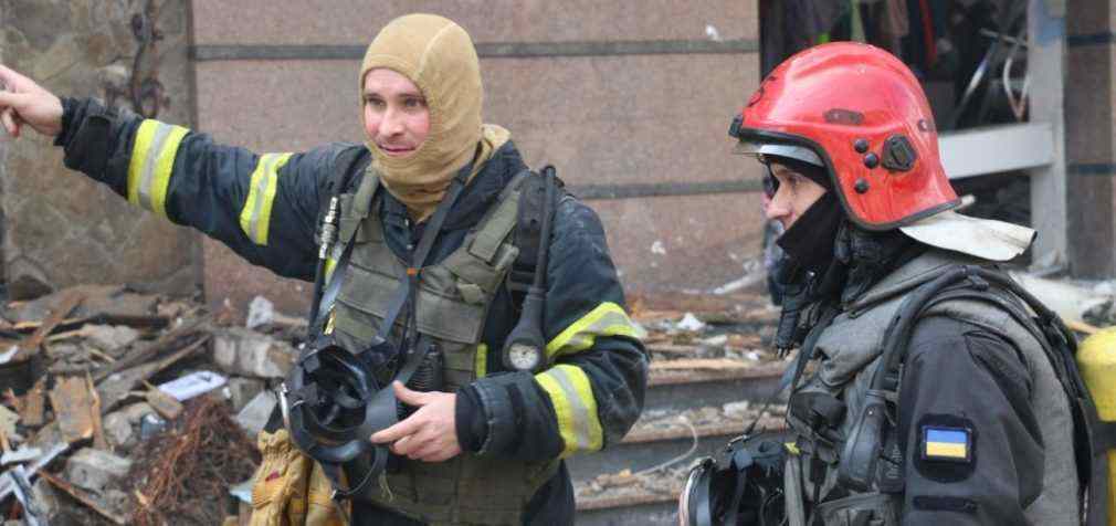У Києві під час візиту генсека ООН пролунали вибухи. Над одним з районів хмара диму