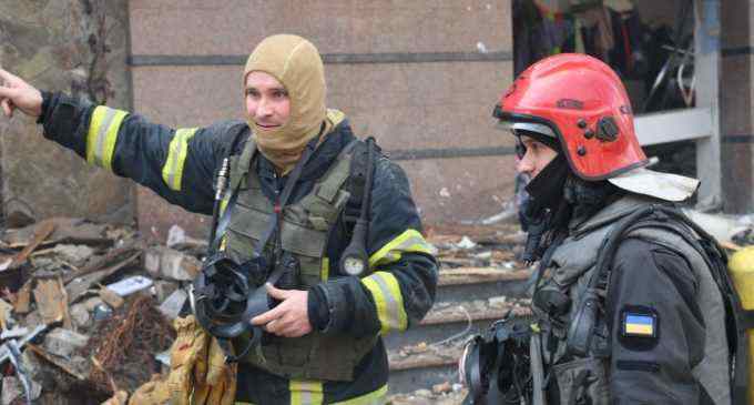 У Києві під час візиту генсека ООН пролунали вибухи. Над одним з районів хмара диму