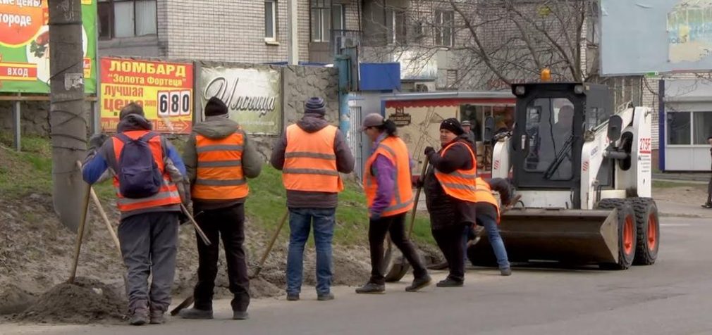 У Кам’янському триває весняне прибирання