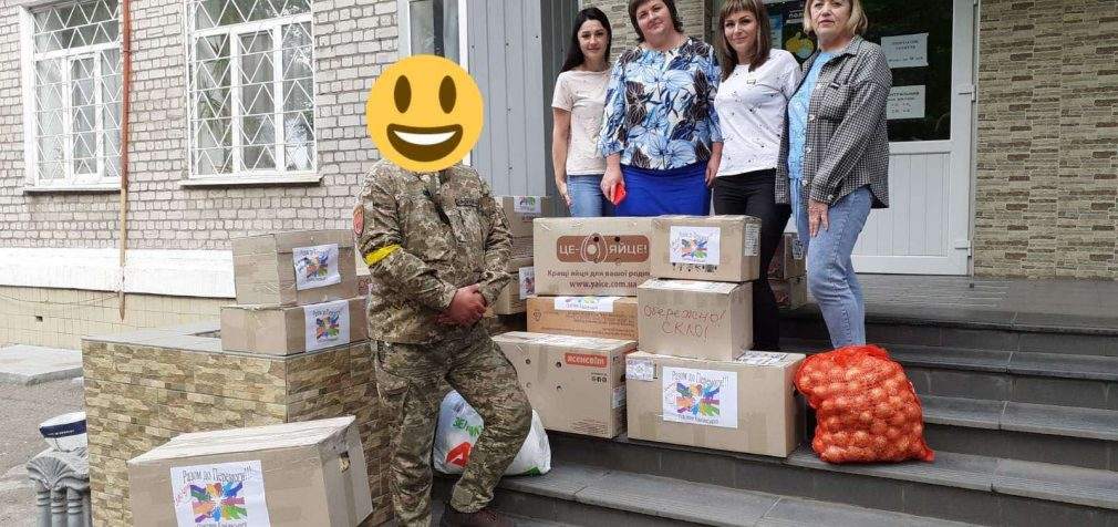 Освітяни-волонтери Кам’янського передали військовим гуманітарну допомогу
