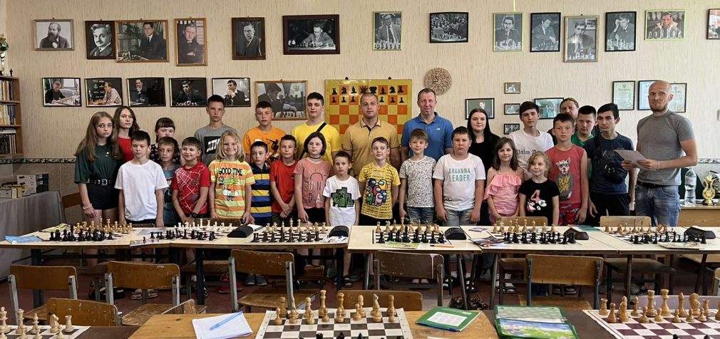 У Камʼянському визначено переможців трьохденної естафети з шахів