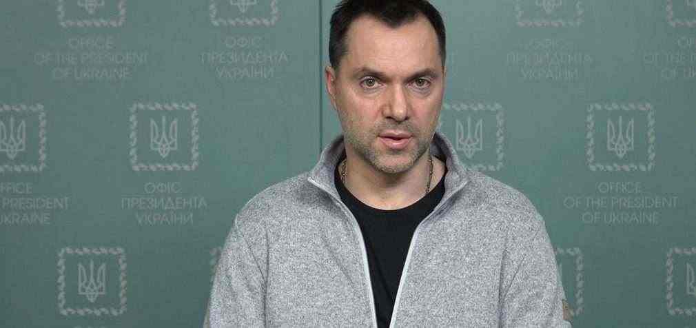 ЗСУ обстріляли позиції окупантів на Зміїному, накрили багато цілей, – Арестович