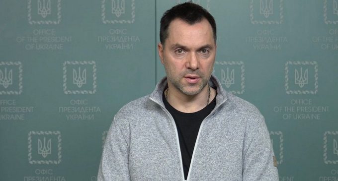 ЗСУ обстріляли позиції окупантів на Зміїному, накрили багато цілей, – Арестович