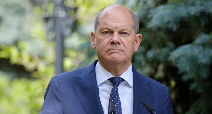 Шольц підтримав політику Меркель щодо Росії, але дорікнув за газ
