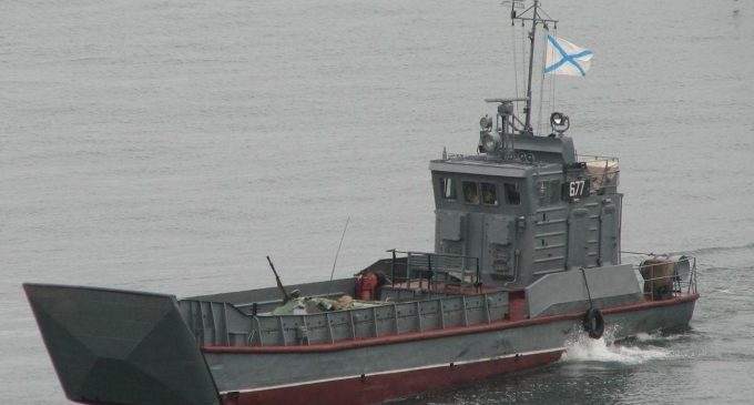 Під Маріуполем підірвався російський катер: що відомо