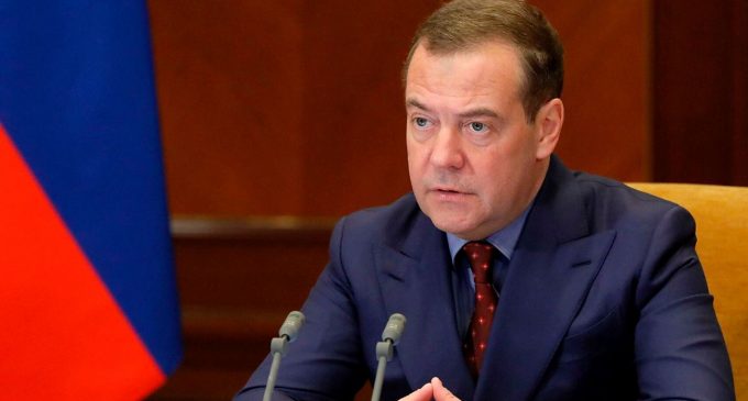 Медведєв пригрозив Україні через можливе постачання США газу за ленд-лізом