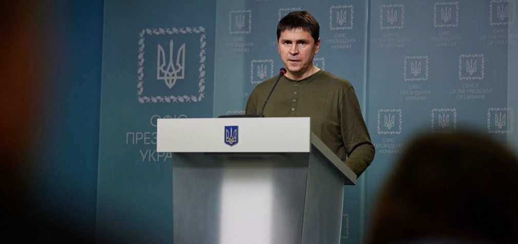 “Де буде Медведєв за 2 роки – питання”.  Подоляк відповів на погрози щодо ленд-лізу по газу