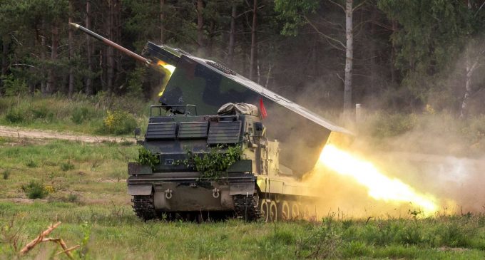 Стало відомо, коли Україна отримає американські РСЗВ