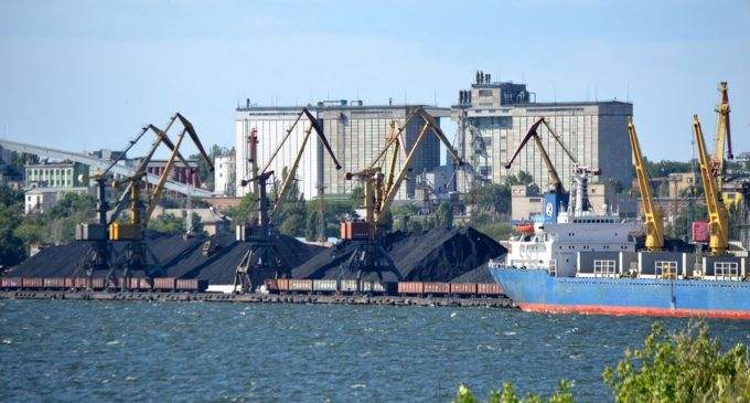 Ракетний удар по Миколаєву: загорілися ємності з олією, є загиблий і поранені