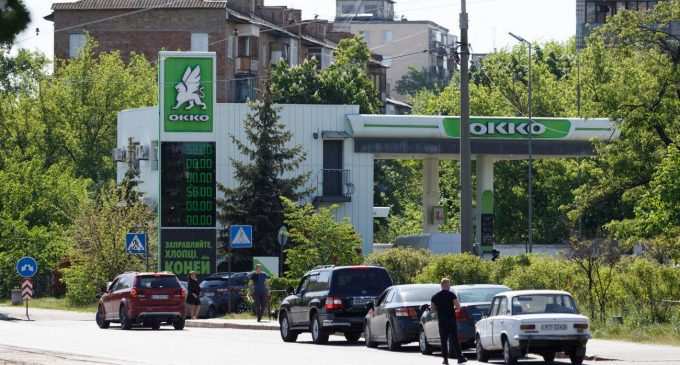 НБУ підвищив курс долара на 25%: що буде з цінами на бензин, дизель та автогаз