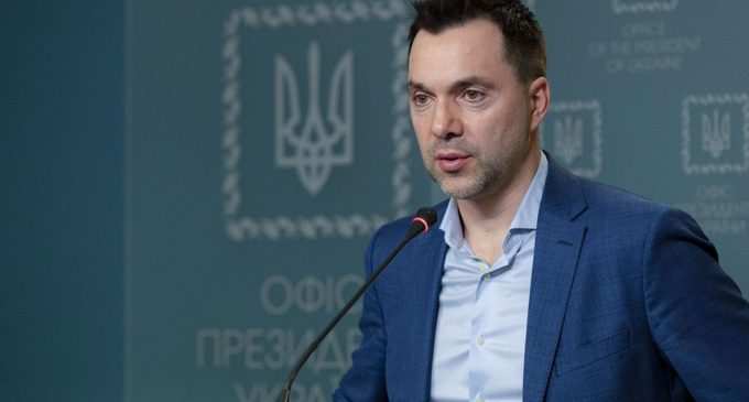 Арестович про Лисичанськ: росіян у центрі немає, все вирішиться протягом доби-двох