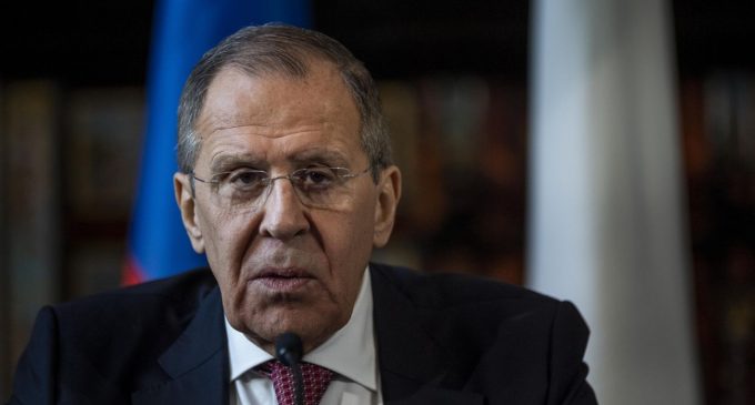 Лавров погрожує “допомогти позбутися антинародного режиму” в Україні
