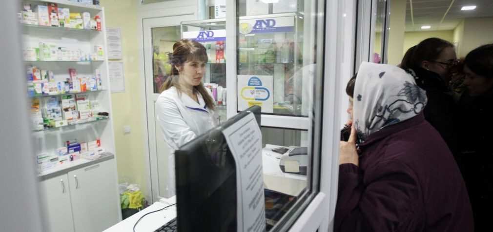 Антибіотики за рецептом, тарифи, навчання та курс долара: як Україна житиме в серпні