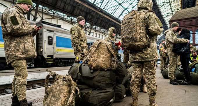 Чи заборонять чоловікам пересуватися Україною. У Залужного вказали на важливий нюанс