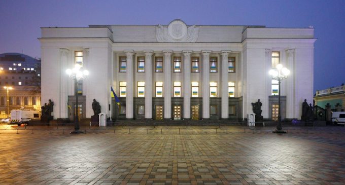 Нові “Слуги народу”: хто зайде до Ради замість Совгирі та Костіна