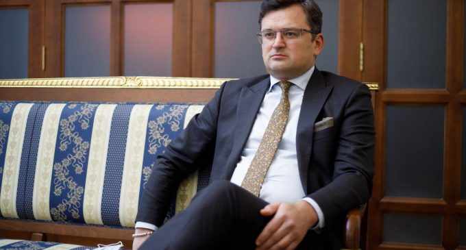 Кулеба назвав “димовою завісою” нібито готовність Росії до переговорів