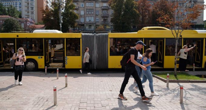 У Києві можуть скасувати зупинку транспорту під час тривоги: що відомо