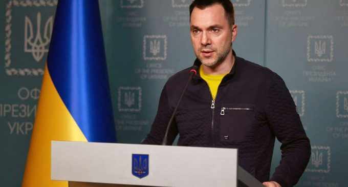 ЗСУ прорвали лінію фронту на кількох участках і розвивають наступ углиб, – Арестович