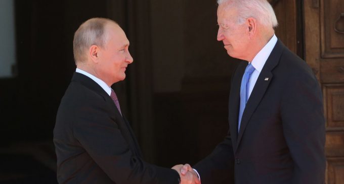 Всупереч санкціям. Торгівля з США дає Росії понад 1 млрд доларів на місяць, – AP