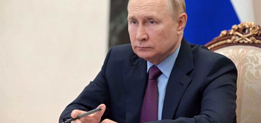 Дав 30 днів. Путін зобов’язав українців у Росії здати відбитки пальців