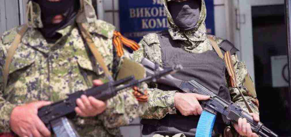 Самосуд РФ над “азовцями” в Маріуполі: ГУР попередило про повторення трагедії в Оленівці