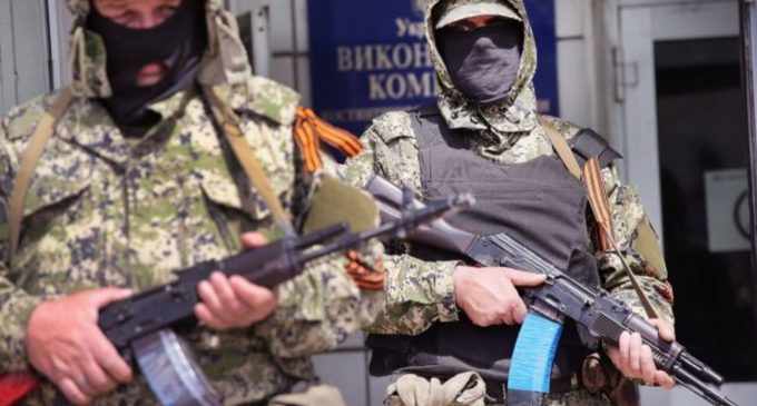 Самосуд РФ над “азовцями” в Маріуполі: ГУР попередило про повторення трагедії в Оленівці