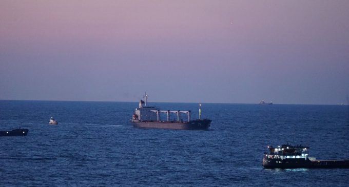 Перше судно з українським зерном прибуло до Стамбула